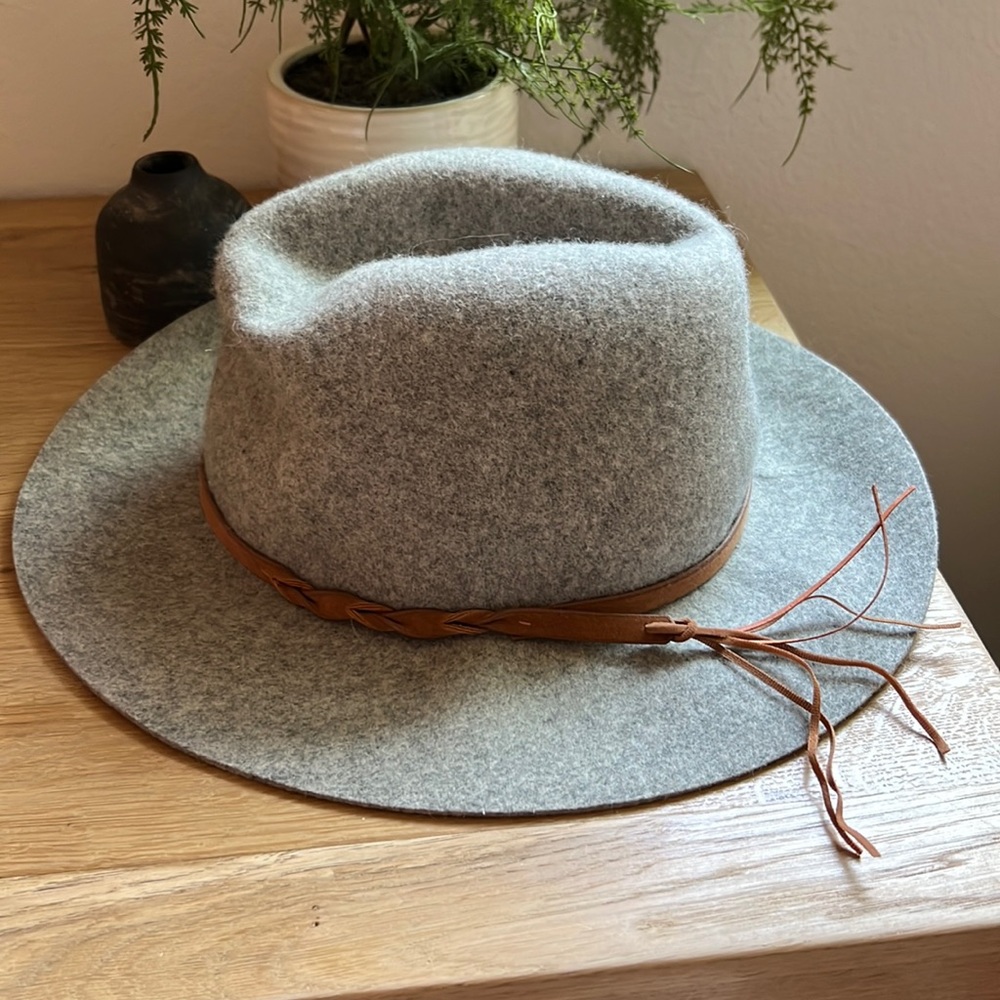 Women’s Target fleece grey hat